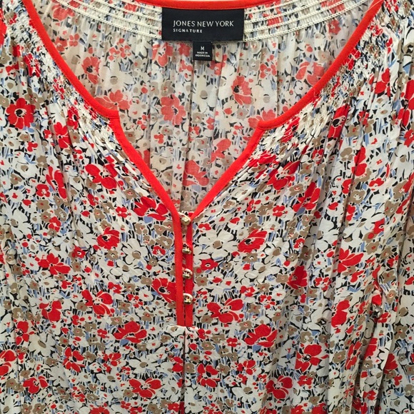 Jones New York Tops - Beautiful Peasant Like Top